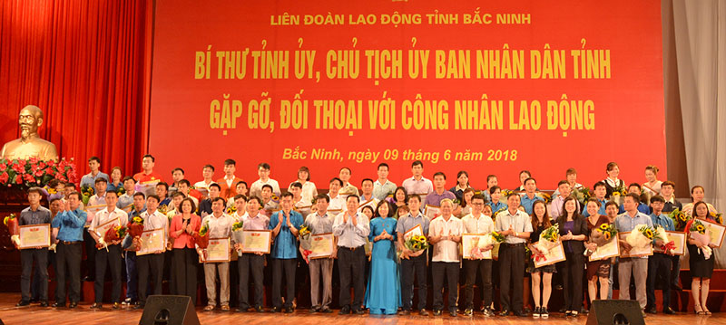 Lanh dao tinh Bac Ninh gap go doi thoai voi cong nhan lao dong
